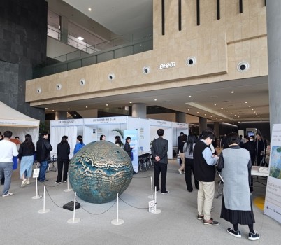 [보도사진 2] 공무원연금공단, 「2025 마음치유 콘서트」 개최.jpg width: 100%; height : 150px