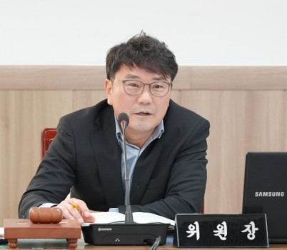 [사진자료] 2024회계연도 결산검사 대표위원인 하남시의회 최훈종 도시건설위원회 위원장(사진_하남시의회 제공) .jpg width: 100%; height : 150px
