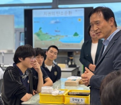 250626_임태희_교육감__“우수한_지역자원_활용해_더_넓고_깊은_교육_받게_할_것”(사진1).jpg width: 100%; height : 150px