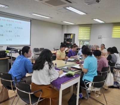작은도서관+무더위+쉼터+(1).jpg width: 100%; height : 150px
