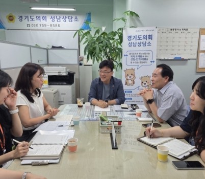 [사진] 250812_최만식 의원, ‘선배시민 지원사업’ 활성화 논의… 내년도 예산 반영 총력1.jpg width: 100%; height : 150px