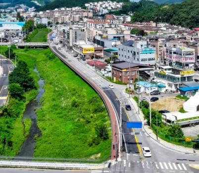 직리천 보행자 데크도로 준공 - 안전하고 쾌적한 보행환경 조성 (2).jpg width: 100%; height : 150px