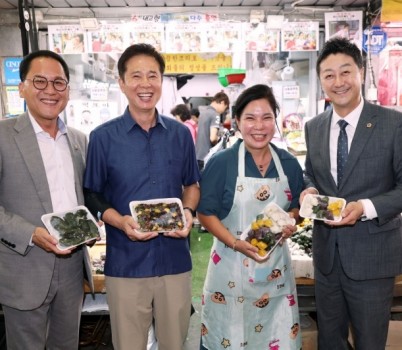 251001 김진경 의장, 전통시장 찾아 생생한 현장 목소리 들어... width: 100%; height : 150px