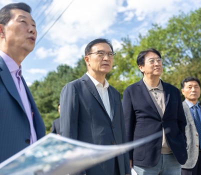 251017_임태희_교육감_학교_기업_연계_강화해_미래_농축산업_인재_양성할_것(사진)_(3).jpg width: 100%; height : 150px