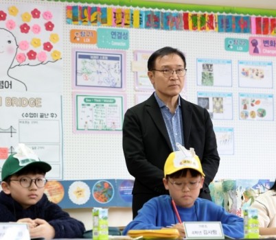 251022_임태희_교육감__경기공유학교로_공정한_교육의_새길_열겠다(사진)_(3).JPG width: 100%; height : 150px