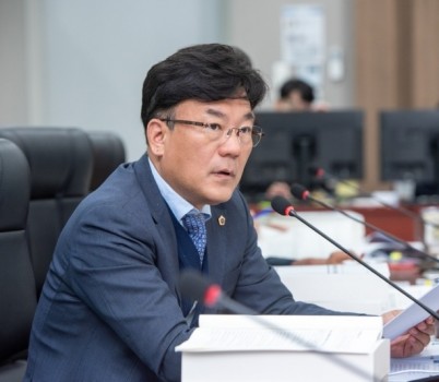 251111 최만식 의원, “경사원 복지정보상담원에 장애 당사자 참여 독려해야”.jpg width: 100%; height : 150px