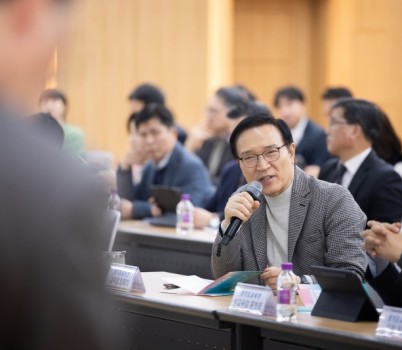 251208_경기도교육청__교원_성장_패러다임_바꾸는_하이코칭_구축_시동(사진)_(2).jpg width: 100%; height : 150px