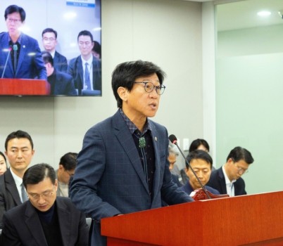 251219_국중범_의원__의용소방대_정년_연장_법률_개정_촉구_건의안_상임위_통과.jpg width: 100%; height : 150px