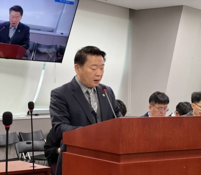 251219_방성환_의원__전국_최초_경기도_농어업_인공지능(AI)_육성_및_산업_지원_조례_원안_가결.jpg width: 100%; height : 150px