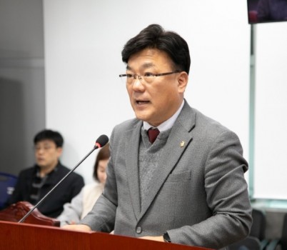 251223_최만식_의원__‘아동의_놀_권리’_사각지대_해소_위한_조례_개정_(1).jpg width: 100%; height : 150px