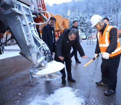 수원시 제설전진기지 현장방문(2).jpg width: 100%; height : 150px