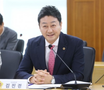 260203 김진경 의장, 경기도-경기도청공무원노조 단체협약에 당사자로 첫 참석...노동이 존중받는 환경 만들기에 책임 다할 것 (2).jpg width: 100%; height : 150px