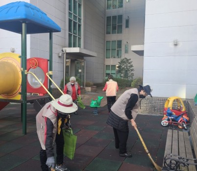 노인복지과-성남시 어르신 소일거리 환경정비 분야.jpg width: 100%; height : 150px