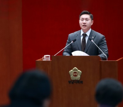 성남시의회 김보석 의원.jpg width: 100%; height : 150px